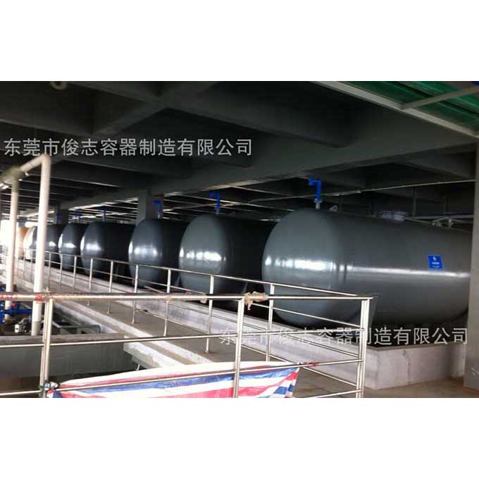 10台30立方臥式（shì）化工儲罐