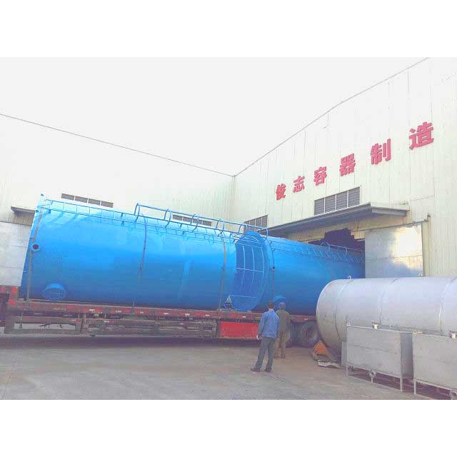 立（lì）式油罐
