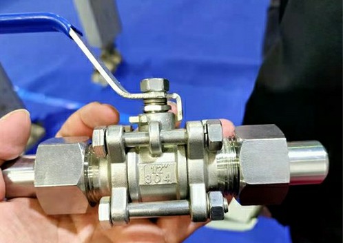 三（sān）片式（shì）外螺紋球閥